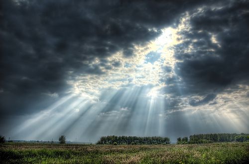 la luz a través de las nubes