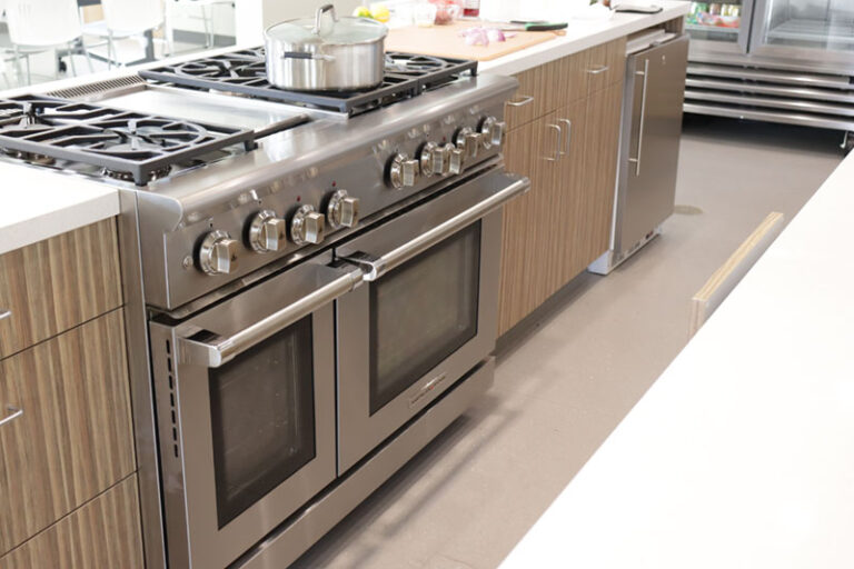 kitchen appliances in room